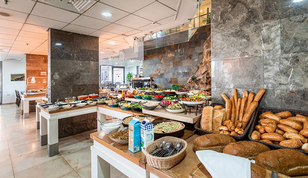 חדר אוכל - ארוחת בוקר