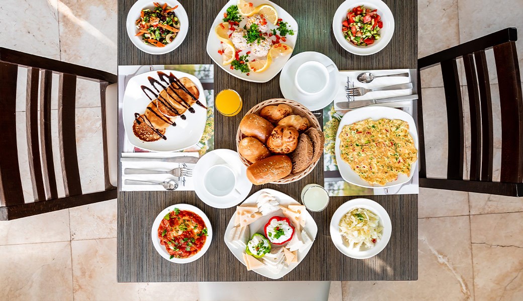 חדר אוכל - ארוחת בוקר