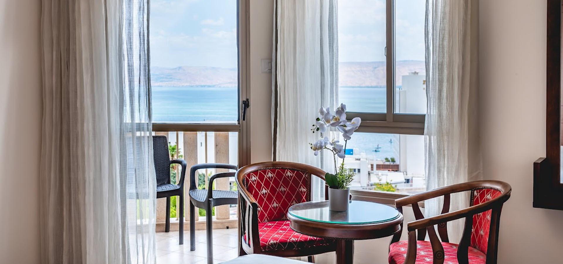 חדרי מלון דירות נופש אביב - טבריה